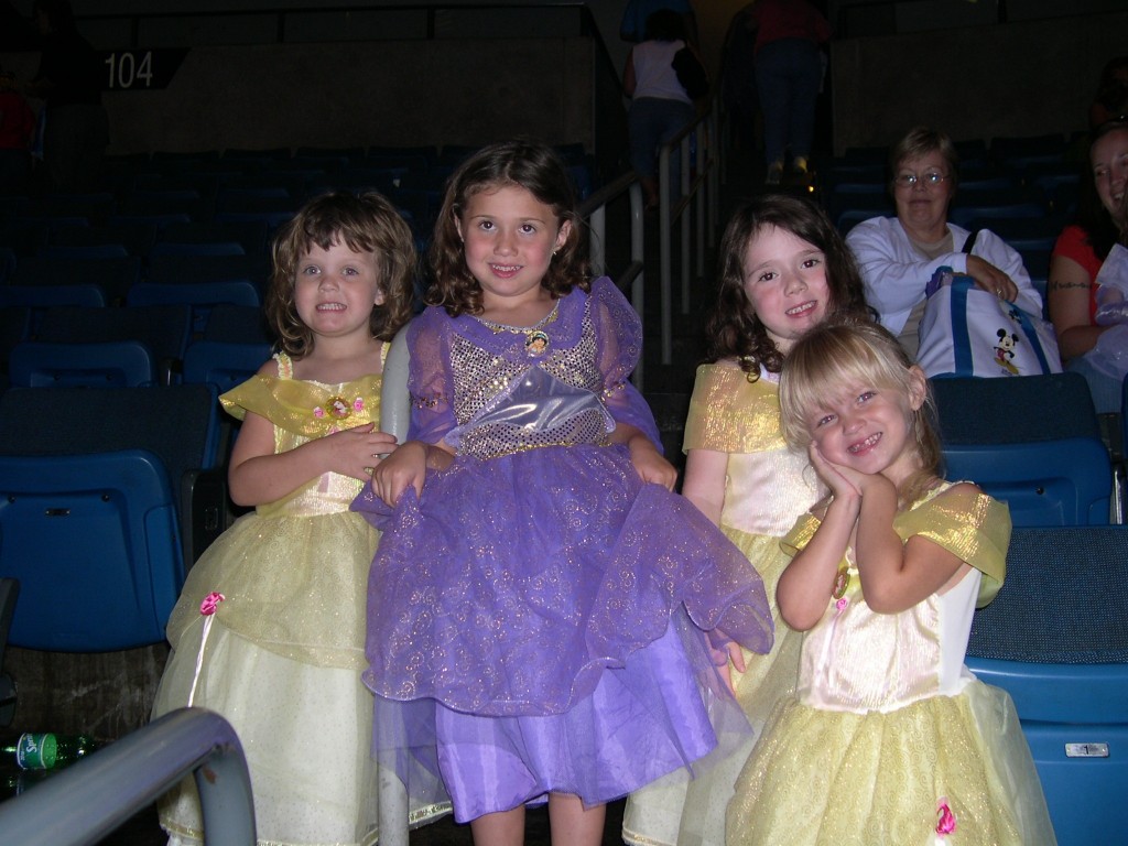 DisneyPrincesses_OnIce2006