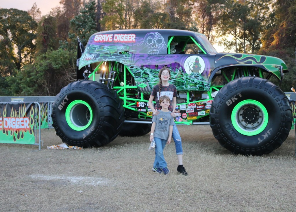 Grave Digger - Monster Jam - Party in the Pits - Tampa